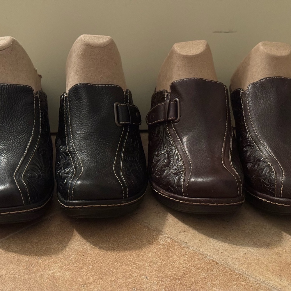 Sofft Black or Brown Leather Mules